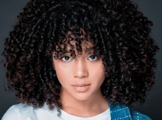 Chelsy Bautista interpone querella contra fiscal y varios agentes por presunto allanamiento irregular y robo en su vivienda*