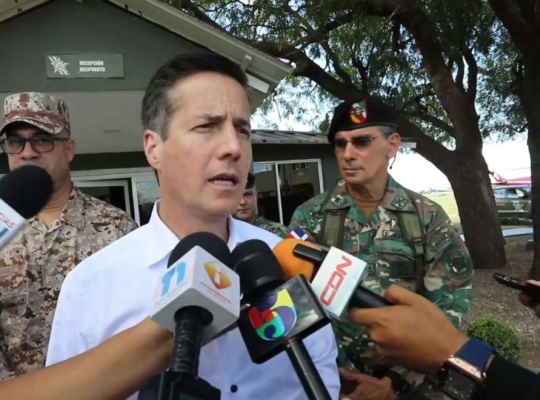 Senador de los Estados Unidos Bernie Moreno recorre la frontera entre Haití y la República Dominicana