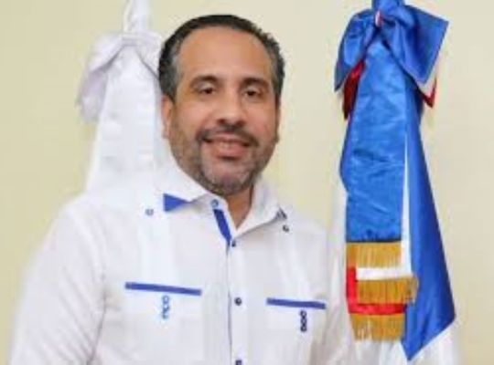 ALBERTO RODRÍGUEZ ES RECONOCIDO COMO FUNCIONARIO PÚBLICO DEL MES POR SU IMPACTO EN EL DEPORTE ESCOLAR