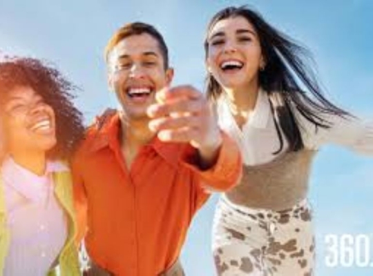 La felicidad no es un estado permanente: es un estallido breve que nace cuando nuestros deseos más profundos se liberan