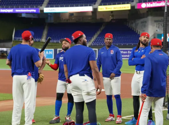 Equipo dominicano que participará del Clásico de Béisbol practica en Miami, EE.UU.