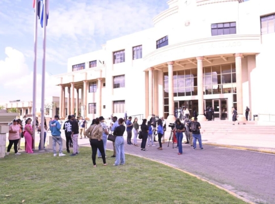 Bajo fuerte seguridad conocerán coerción contra siete acusados por muerte de chofer en Santiago