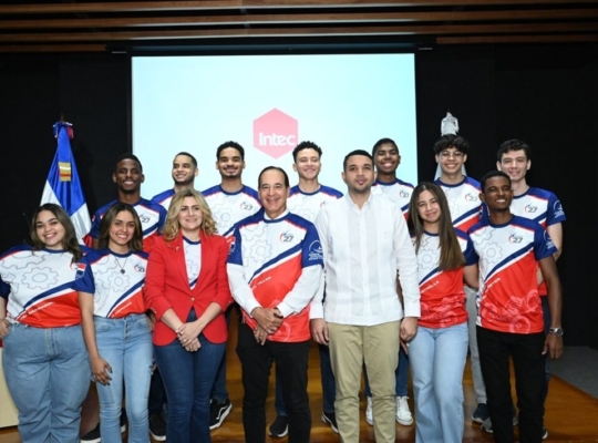 Equipo Apolo 27 de INTEC parte a Estados Unidos para representar a RD ante la NASA