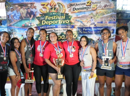 El voleibol playero de Hato Mayor-Vicentillo premia a sus campeones en Semana Santa 2026