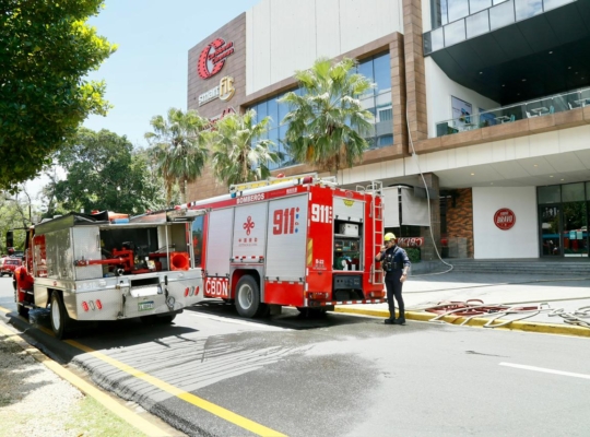 Fuga de gas obliga a evacuar Plaza Downtown y cerrar tramo en la Núñez de Cáceres