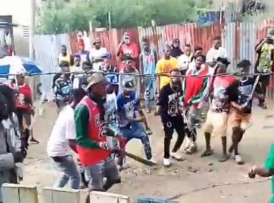 Pese a prohibición de interior y policía haitianos salen con gagá y machetes por calles de Santiago