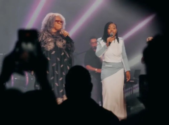 Arianny Aquino da inicio a su tour “Cuando Él me toca”