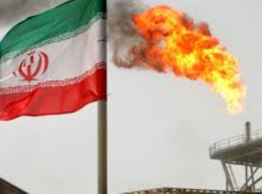 Mercado petrolero sube 1 % a la espera de diálogo entre Estados Unidos e Irán