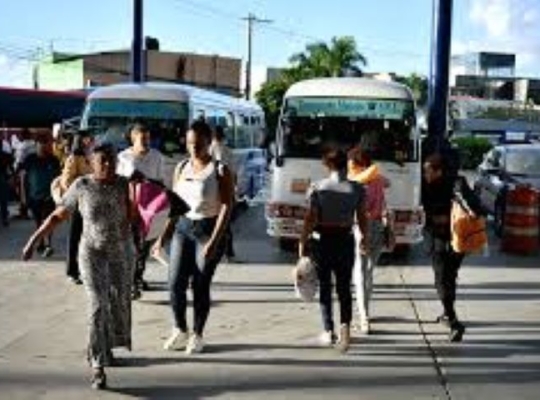 ¡ÉXODO MASIVO! Cientos de dominicanos salen de la capital por Semana Santa 2026