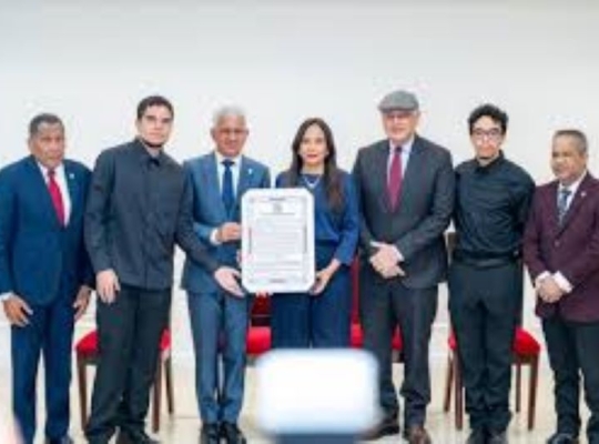 Senado rinde homenaje póstumo a René Fortunato por su legado histórico y cultural