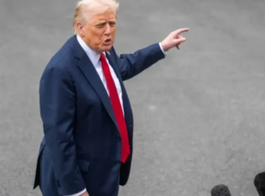 Trump dice que bloqueará el estrecho de Ormuz y acusa a Irán de mantener su plan nuclear