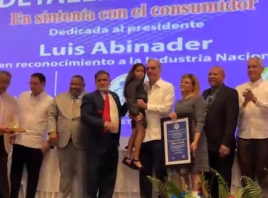 Cuando un gesto abraza el duelo: Abinader, Ana Celia y la niña que recordó a todo un país su lado más humano