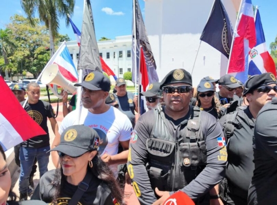 Ángelo Vásquez advierte “el oro no se bebe” y respalda protesta contra la minería en San Juan