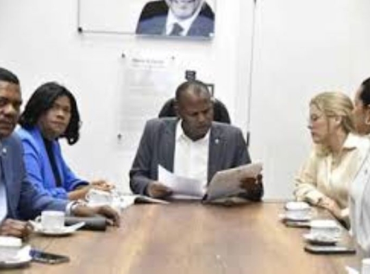 Reforma laboral avanza intacta en cesantía tras aval de comisión