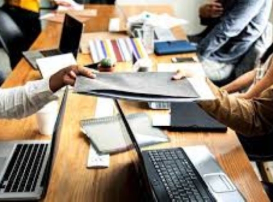 Nuevas disposiciones de suspensión laboral generan preocupación en el sector empresarial, según experto