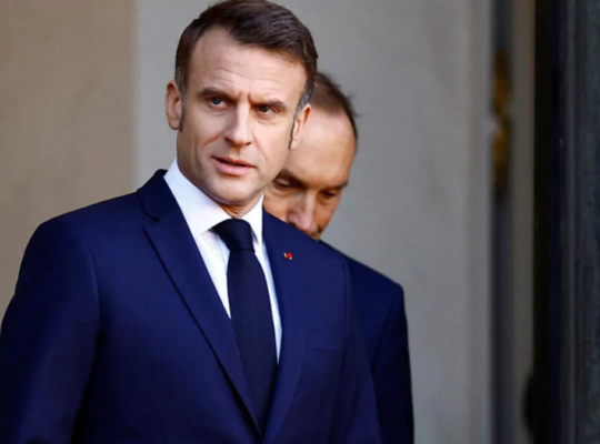 Macron sigue atentamente la situación por hantavirus tras el primer positivo en Francia