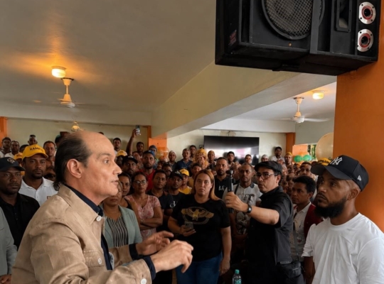 Exmiembros del PRM, PLD, FP y ciudadanos desencantados de la política tradicional se juramentan con Ramfis en Peravia.