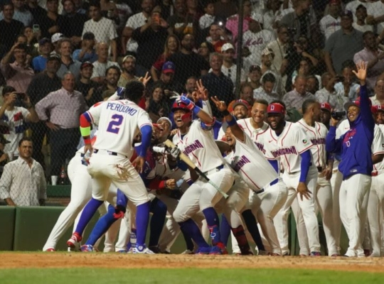 Estrellas dominicanas protagonizan la jornada: Caminero, Tatis y Soto impulsan victorias, Peralta se luce