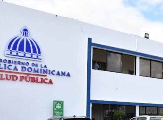 Salud Publica baja las puertas de restaurante en Juan Dolio tras muerte de madre e hijo en Piantini