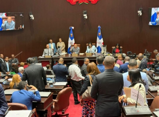 Congreso dominicano se enfoca ahora en reformas laboral, policial y de seguridad social tras aprobar el plan fiscal