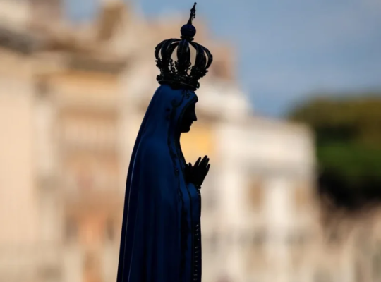 Iglesia investiga apariciones de la Virgen María y del Niño Jesús
