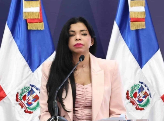 Yeni Berenice aclara: crear o publicar memes y caricaturas no es delito ni implica prisión bajo el nuevo Código Penal