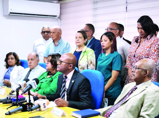 Paro médico nacional reaviva debate sobre la judicialización de la práctica médica en República Dominicana