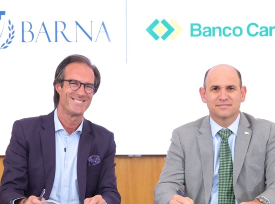 Banco Caribe y BARNA firman alianza para potenciar el liderazgo empresarial en el país