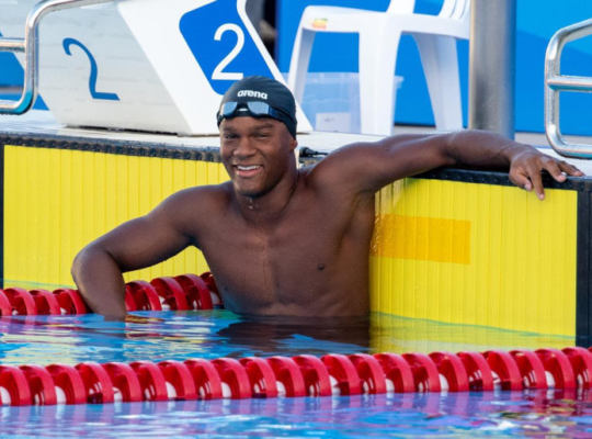 Javier Núñez confirma su grandeza con dos medallas y consolida el relevo de la natación nacional