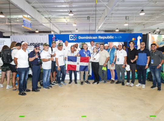 RD fortalece su posición como referente en aviación y ensamblaje de aeronaves en feria de Oshkosh, EE.UU