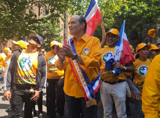 Ramfis desata entusiasmo en la Gran Parada Dominicana del Bronx 