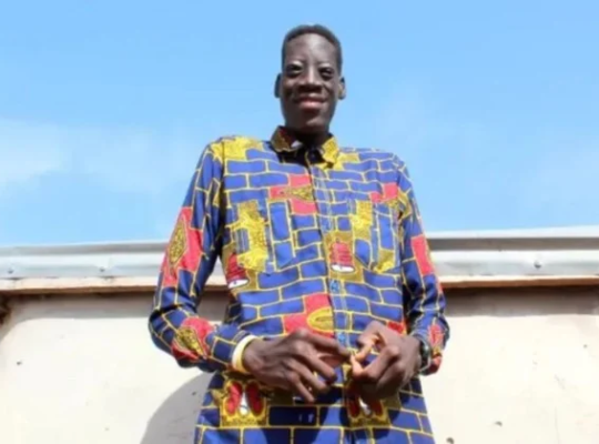 Murió Sulemana Abdul Samed, el hombre más alto de Ghana
