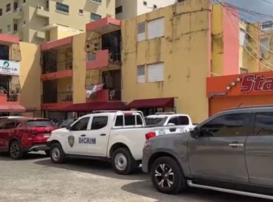 Hallan dos personas fallecidas en un apartamento ubicado en la Rómulo Betancourt del DN