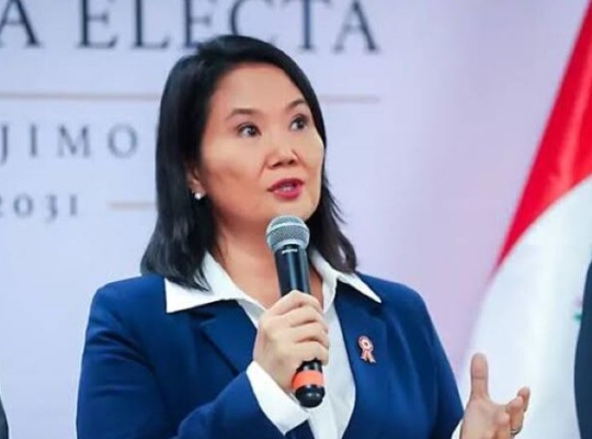 Keiko Fujimori recibe credenciales como presidenta electa de Perú