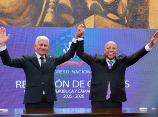 Ricardo de los Santos y Alfredo Pacheco seguirán al frente del Congreso Nacional