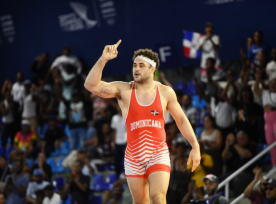 Chris Foca conquista la medalla de oro en lucha