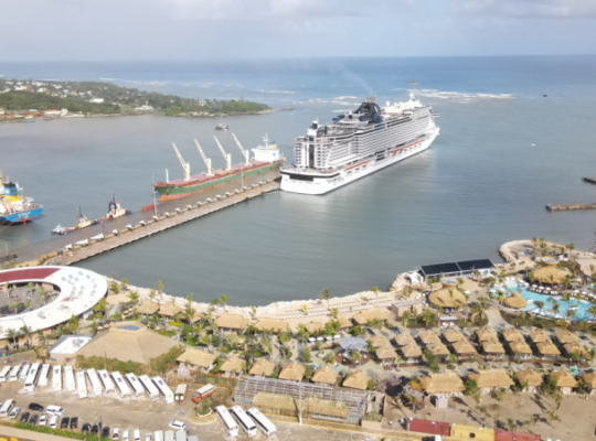 Taíno Bay niega cruceros hagan vertidos en la bahía de Puerto Plata; dicen es sedimento por hélices