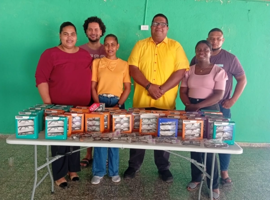 Hospital Buen Samaritano y Proyecto Acción Ciudadana y Comunitaria entregan más de 1,600 lentes en comunidades de la provincia Bahoruco