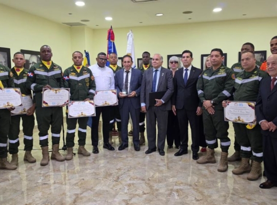 Dr. Cruz Jiminián recibe histórica condecoración de la Casa de Bolívar en el bicentenario del Congreso Anfictiónico de Panamá
