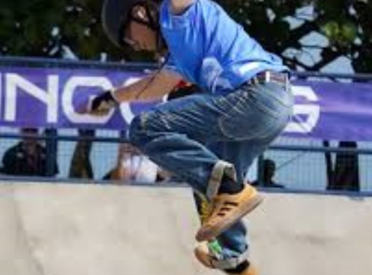 ¡La niña de oro! A los 13 años, Esmeralda Butler conquista el campeonato para Puerto Rico en skateboard