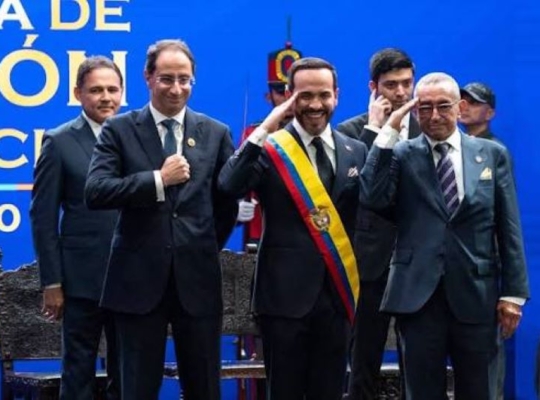 Abelardo de la Espriella recibe la banda presidencial en Cali
