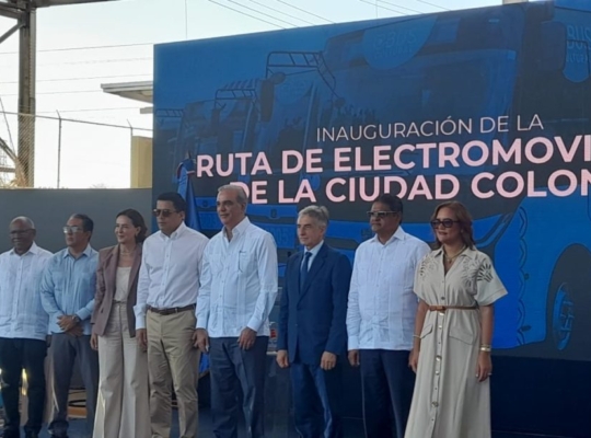 Presidente Abinader y David Collado inauguran la “Ruta de Electromovilidad” en Ciudad Colonial