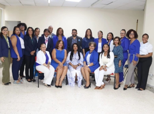 Ada Guzmán entrega oficialmente la plancha “CIPESA Somos Todos”