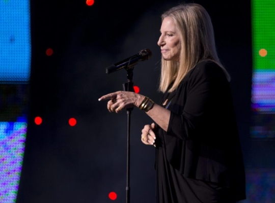 Barbra Streisand critica el “ego desmedido” de Trump y su amenaza sobre el Centro Kennedy