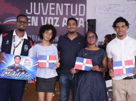 Estudiantes dominicanos inspiran a nuevas generaciones con récord mundial de 500 horas de lectura continua