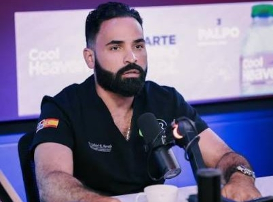 Detienen a exsubdirector del Hospital Darío Contreras por investigación vinculada a Senasa