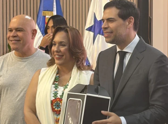 Panamá inaugura su pabellón como país invitado de la Feria del Libro de Santo Domingo