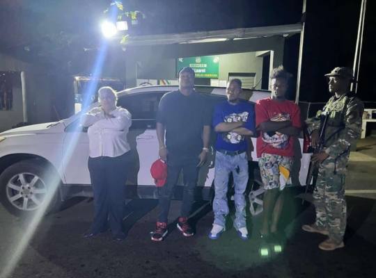 Abogada es detenida en Dajabón por presunto transporte de indocumentados; video del arresto circula en redes