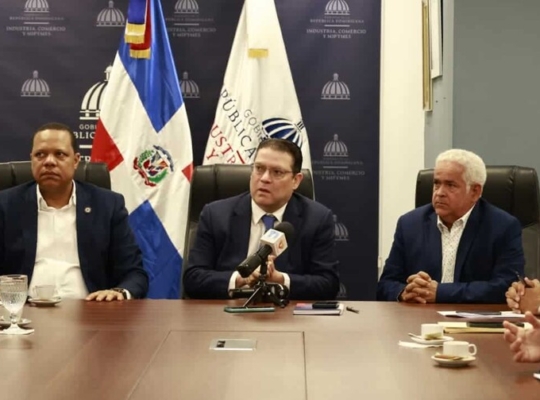 ANADEGAS mantiene pago de tarjetas en estaciones de combustible tras diálogo en Industria y Comercio