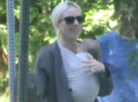 Filtran las primeras FOTOS de Lady Gaga con su bebé; surgen rumores de que alquiló un vientre para ser mamá